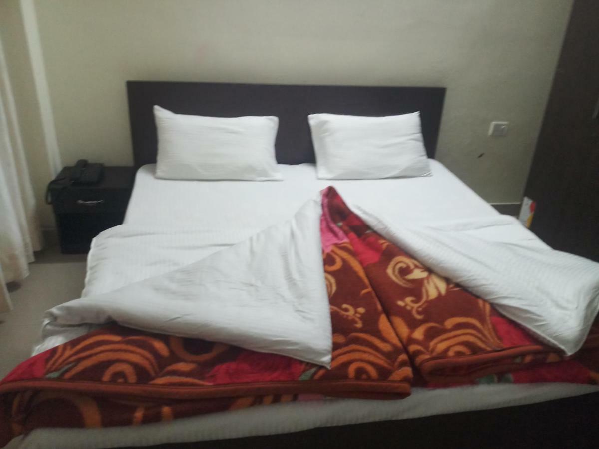 Hotel Vindhwashni Haldwāni Esterno foto